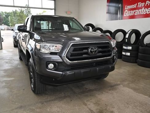 Used 2022 Toyota Tacoma SR5 AWD/4WD image 3