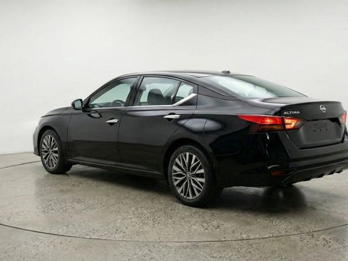 Used 2025 Nissan Altima 2.5 SV FWD image 6