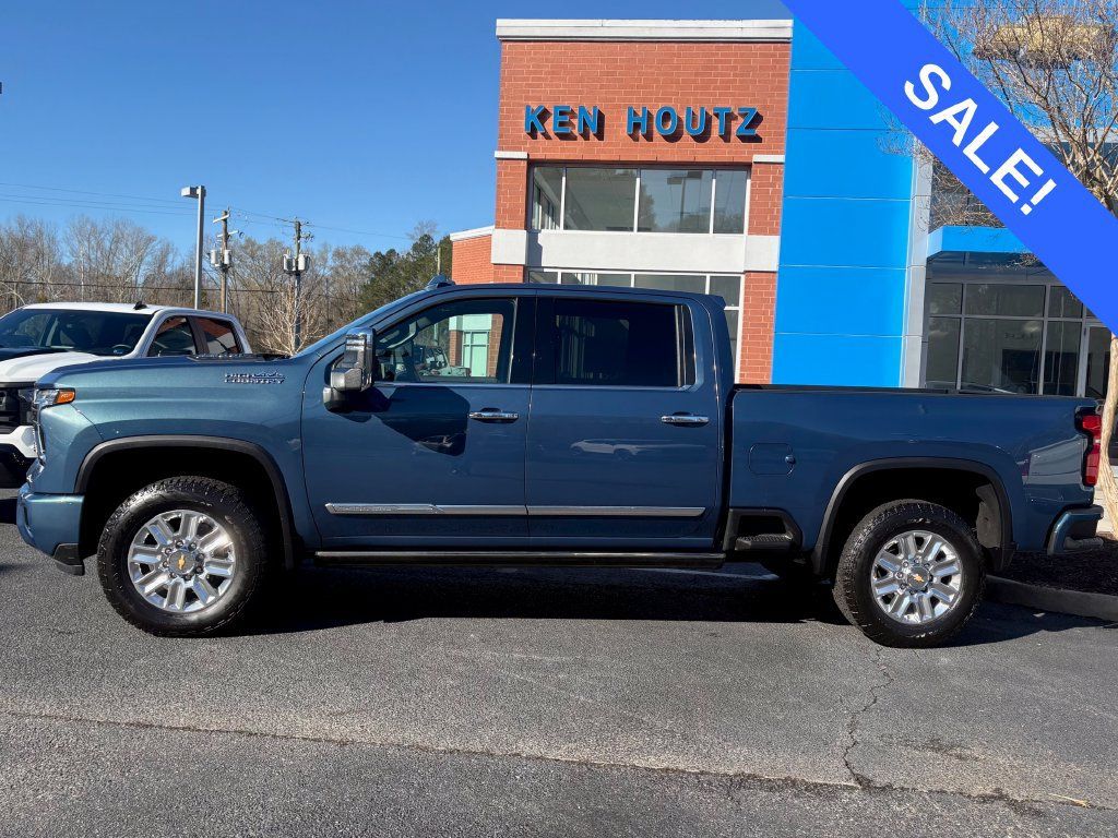 Used 2025 Chevrolet Silverado 2500 High Country w/ Technology Package AWD/4WD image 2