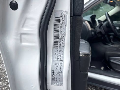 Used 2016 Jeep Cherokee Latitude FWD image 18