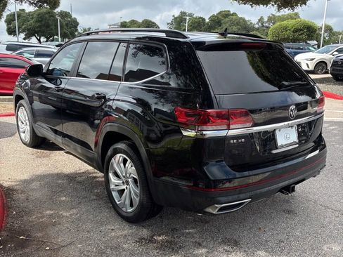 Used 2021 Volkswagen Atlas SE w/ Panoramic Sunroof Package FWD image 2