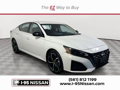 Certified 2024 Nissan Altima 2.5 SR FWD image 1