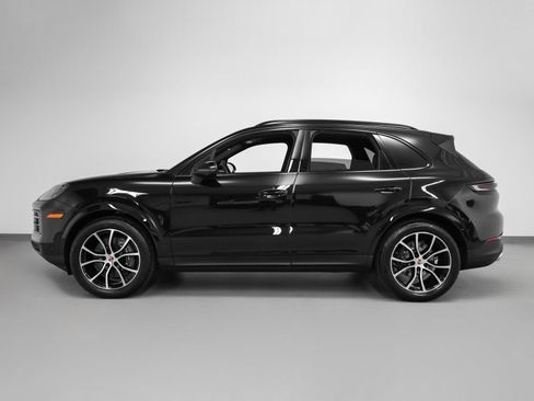 Certified 2025 Porsche Cayenne image 2