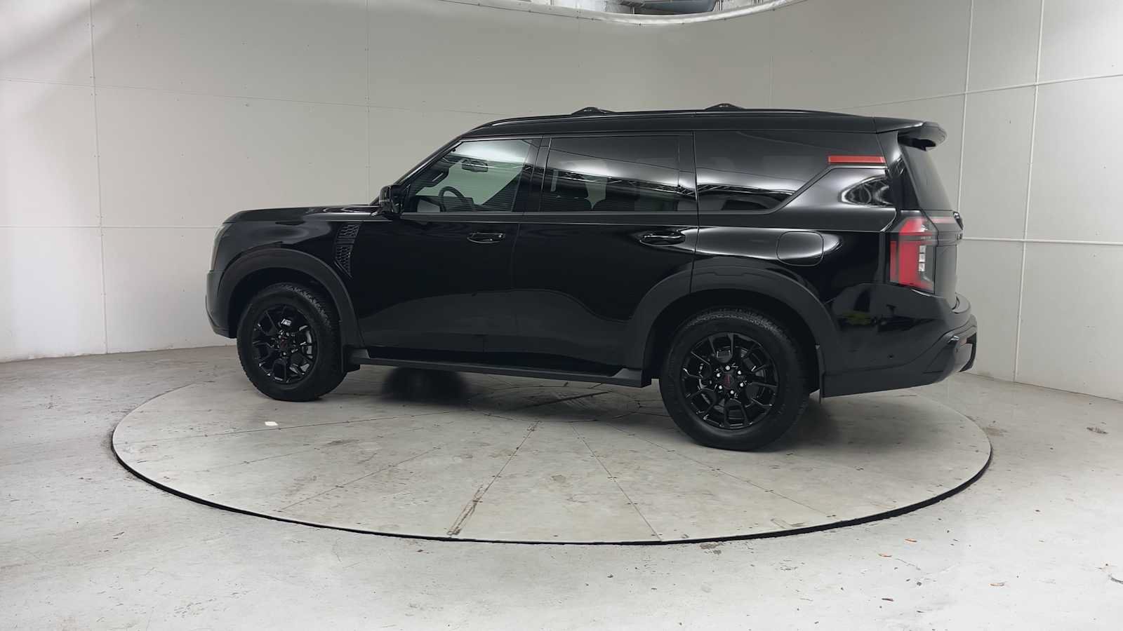Used 2026 Nissan Armada PRO-4X AWD/4WD image 2