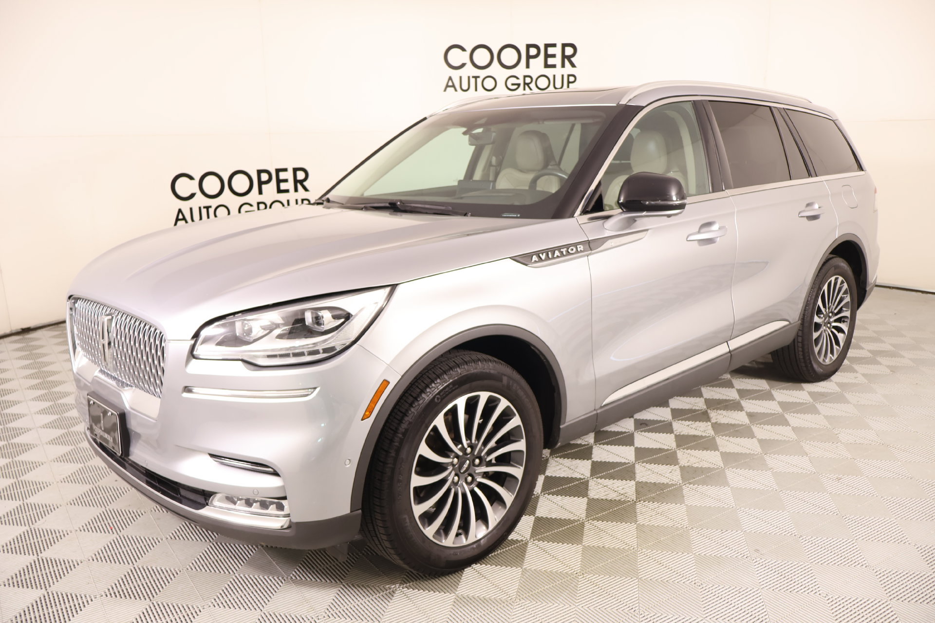 Used 2022 Lincoln Aviator Reserve w/ Equipment Group 201A AWD/4WD image 11