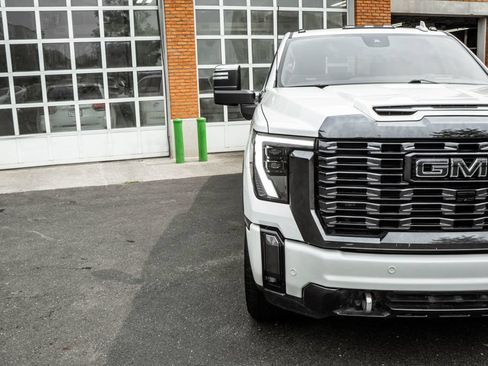 Used 2024 GMC Sierra 2500 Denali Ultimate AWD/4WD image 35