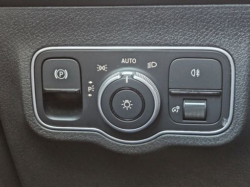 Certified 2024 Mercedes-Benz GLB 250 image 23