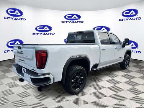 Used 2021 GMC Sierra 2500 AT4 w/ AT4 Premium Plus Package AWD/4WD image 3