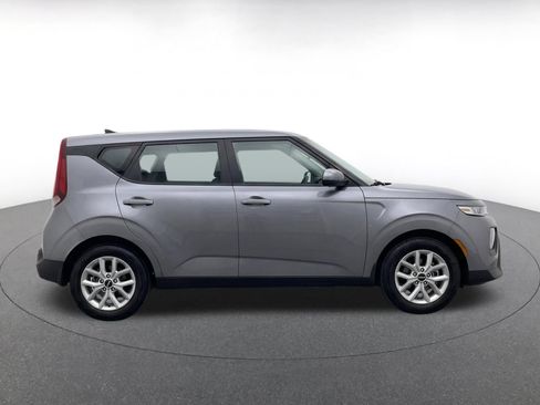 Used 2025 Kia Soul LX w/ LX Technology Package FWD image 8