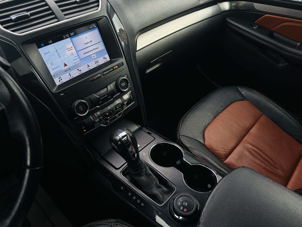 Used 2019 Ford Explorer XLT w/ Equipment Group 202A AWD/4WD image 60