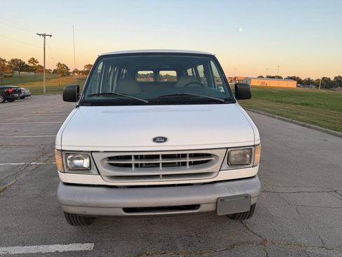 Used 1998 Ford E-350 and Econoline 350 Club Wagon RWD image 7