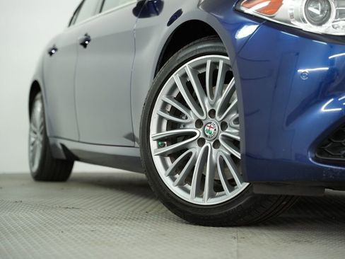 Used 2018 Alfa Romeo Giulia Ti w/ Quick Order Package 22X Lusso AWD/4WD image 17