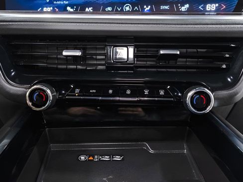 Used 2025 Chevrolet Tahoe LT image 16