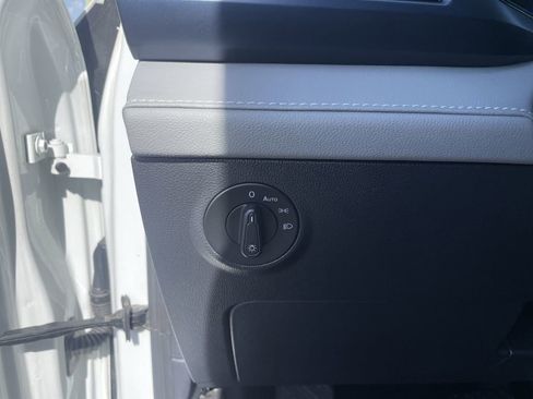 Certified 2024 Volkswagen Taos SE AWD/4WD image 18