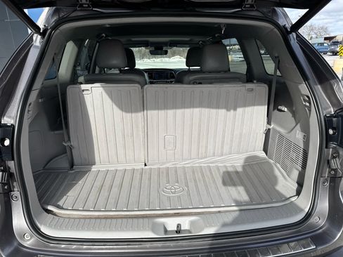 Used 2018 Toyota Highlander XLE image 15