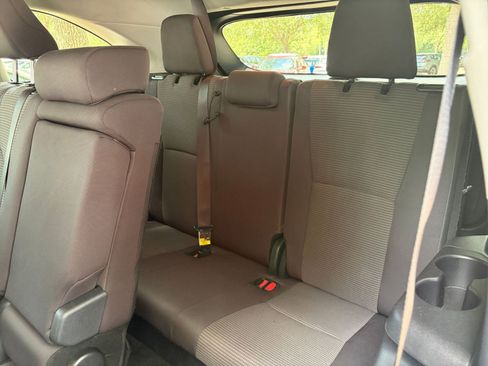 Used 2025 Toyota Highlander LE FWD image 30