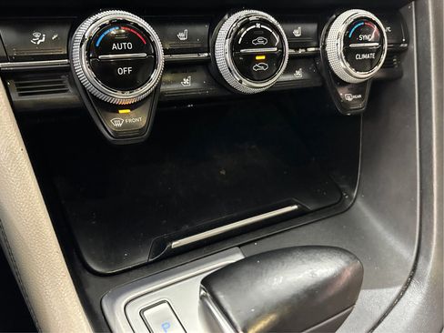 Used 2019 Genesis G70 2.0T Advanced w/ Elite Package image 39