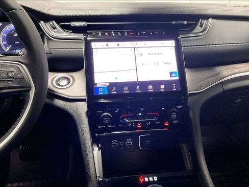 New 2025 Jeep Grand Cherokee Limited w/ Black Appearance Package image 25