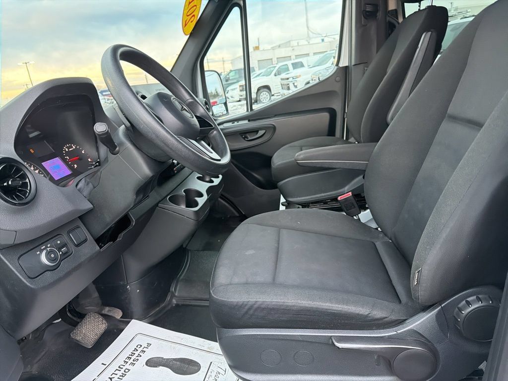 Used 2019 Mercedes-Benz Sprinter 2500 image 13
