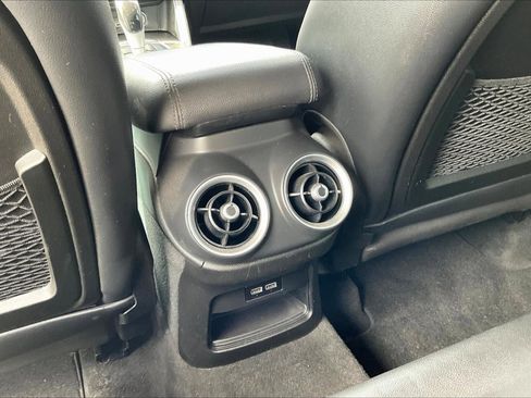 Used 2018 Alfa Romeo Stelvio AWD image 31