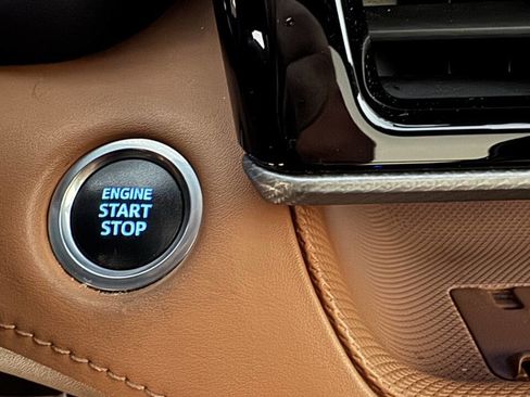 Used 2021 Toyota Highlander Platinum image 46