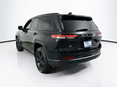Used 2023 Jeep Grand Cherokee Altitude AWD/4WD image 7