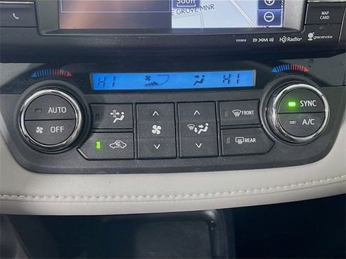 Used 2018 Toyota RAV4 LE image 17