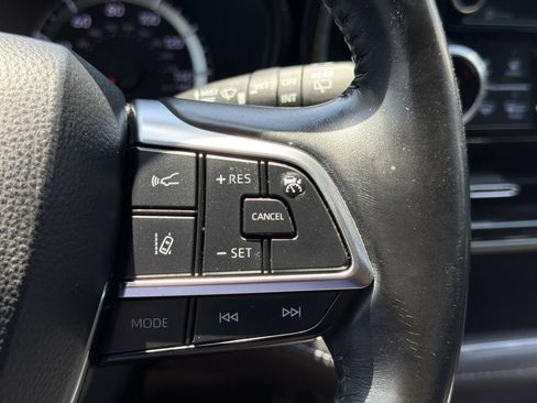 Used 2021 Toyota Highlander LE FWD image 20