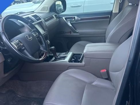 Used 2019 Lexus GX 460 image 21