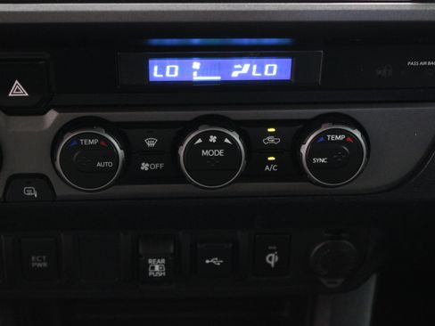 Used 2021 Toyota Tacoma TRD Off-Road AWD/4WD image 20