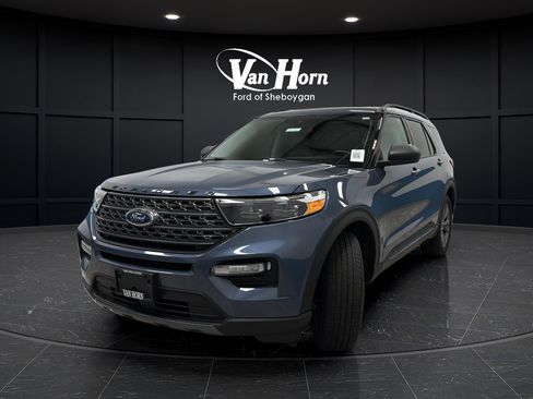 Used 2021 Ford Explorer XLT w/ Equipment Group 202A AWD/4WD image 3