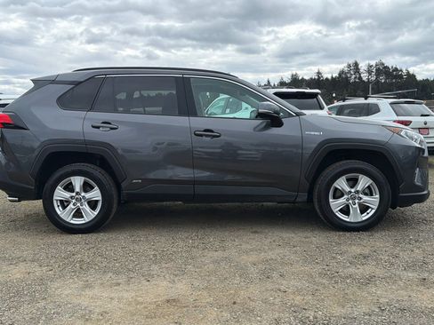 Used 2021 Toyota RAV4 XLE w/ Convenience Package image 3