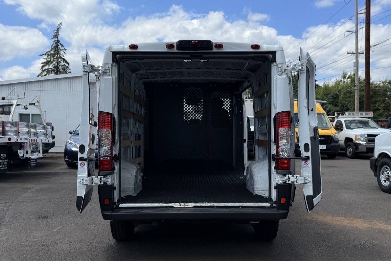 Used 2025 RAM ProMaster 2500 w/ U-Haul Equipment Group FWD image 16