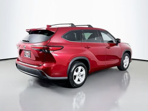 Used 2021 Toyota Highlander LE image 5