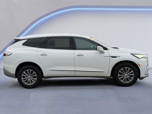 Used 2024 Buick Enclave Premium image 2