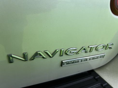 Used 2006 Lincoln Navigator Luxury AWD/4WD image 13