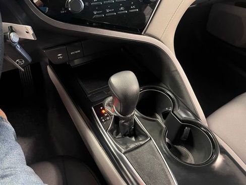 Used 2018 Toyota Camry LE image 29