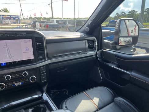Used 2024 Ford F250 Platinum AWD/4WD image 32
