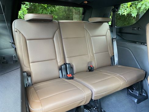 Used 2024 Chevrolet Tahoe High Country AWD/4WD image 40