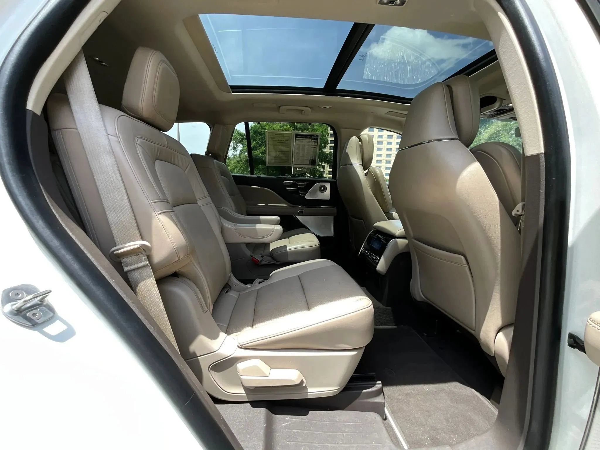 Used 2021 Lincoln Aviator Reserve w/ Equipment Group 201A AWD/4WD image 17