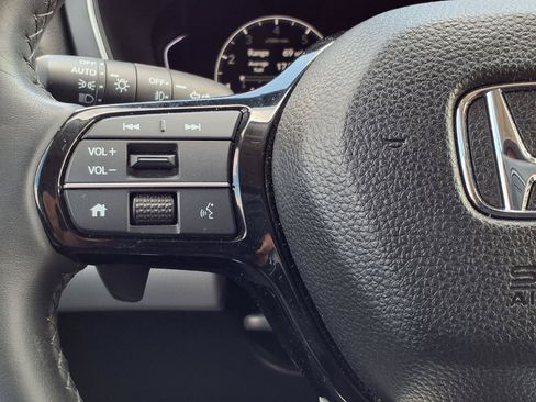 Certified 2025 Honda Pilot Touring image 15