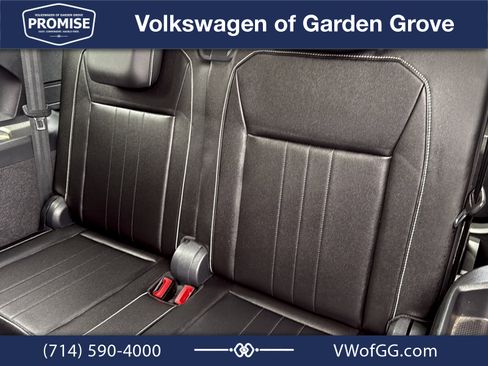 Used 2023 Volkswagen Tiguan SE w/ Panoramic Sunroof Package FWD image 29