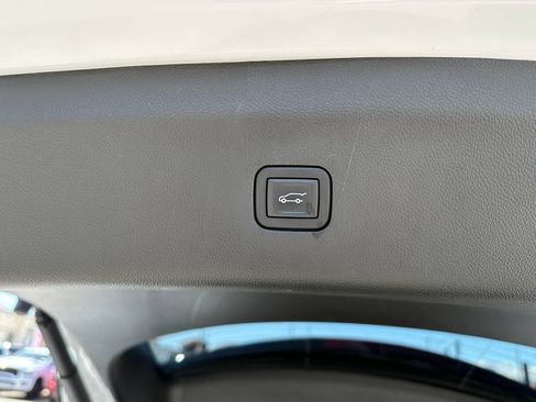 Used 2021 Buick Enclave Essence w/ LPO, Cargo Package FWD image 21