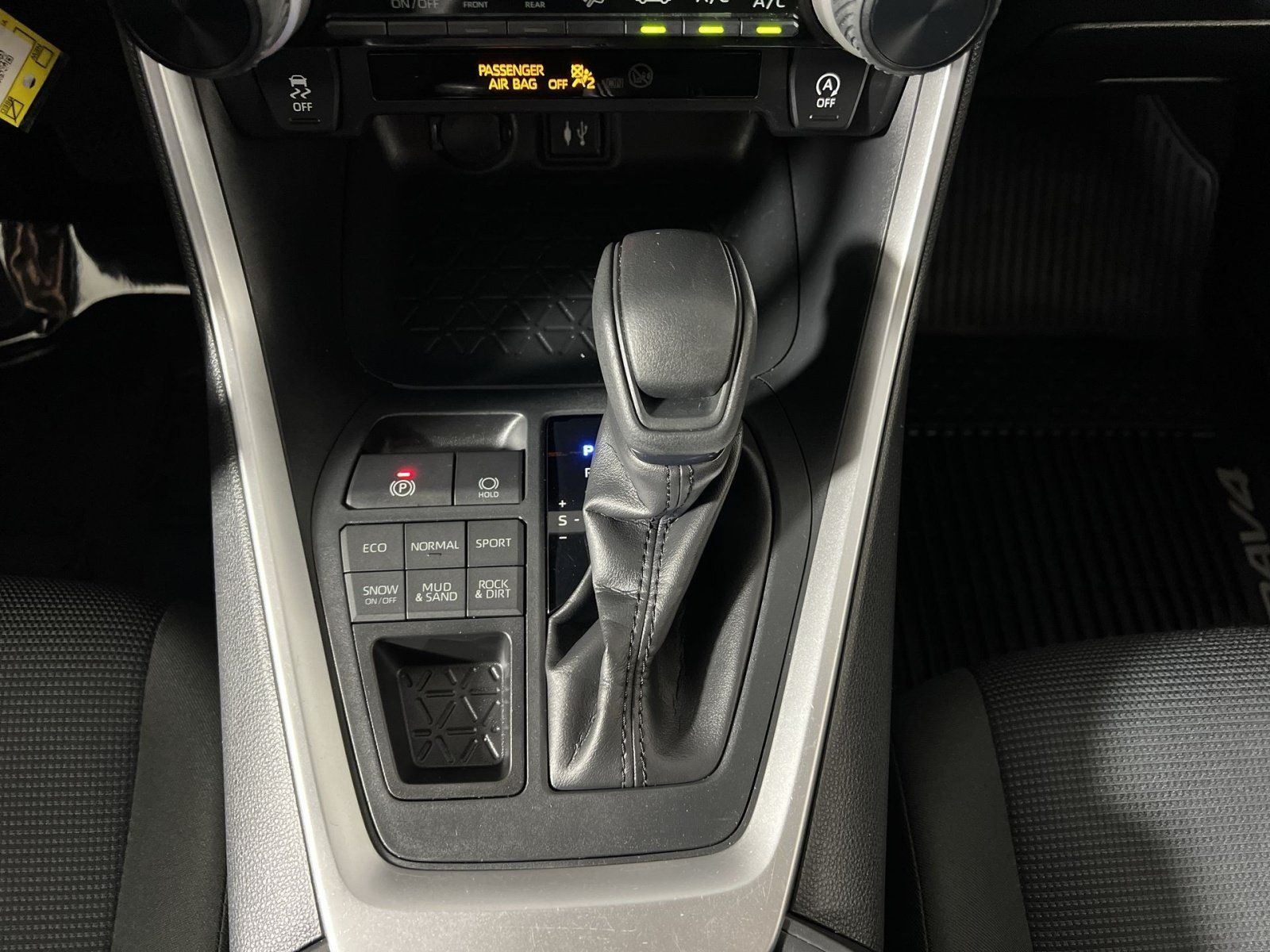 Used 2019 Toyota RAV4 LE w/ All Weather Liner Package AWD/4WD image 21