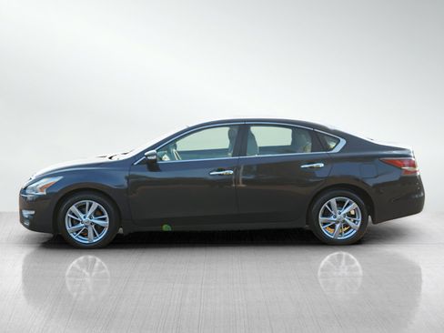 Used 2014 Nissan Altima 2.5 SL w/ Technology Package FWD image 2