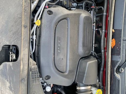 Used 2025 Chrysler Pacifica Limited image 35