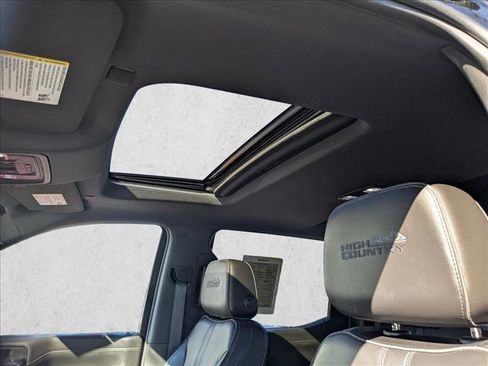 Used 2019 Chevrolet Silverado 1500 High Country image 17