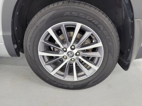 Used 2018 Toyota Highlander XLE AWD/4WD image 11