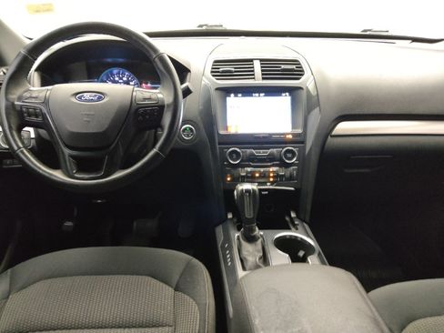 Used 2018 Ford Explorer XLT w/ Equipment Group 201A FWD image 22