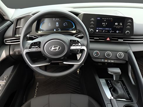 Used 2025 Hyundai Elantra SE FWD image 14